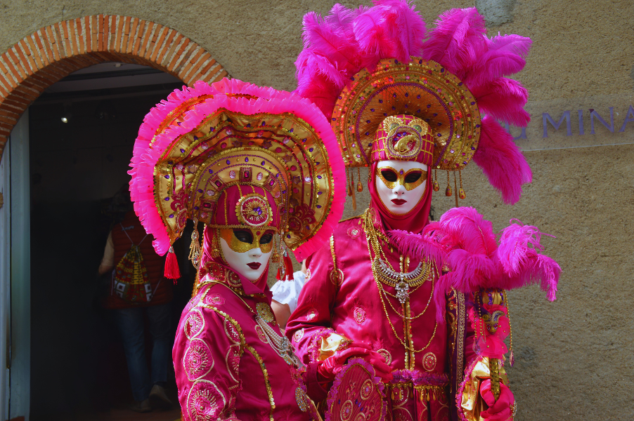 Personnages vénitiens masqués