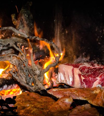 week-end visite site hellfest : auberge restaurant la comtière et ses grillades aux ceps de vignes
