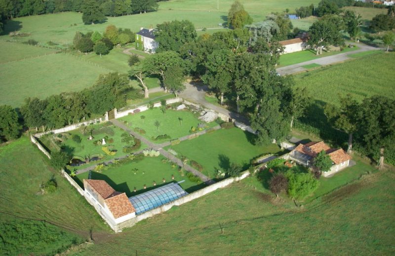 Domaine de l’Ecorce – Jardin Clos avec Piscine couverte