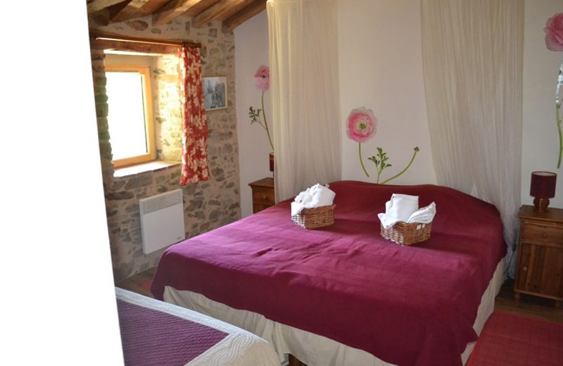 Gîte Le Pressoir, Ch. Rose Rouge – Lits double ou simples (3p)
