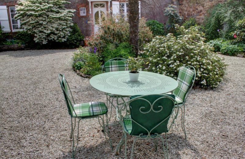 63032 – salon de jardin à disposition