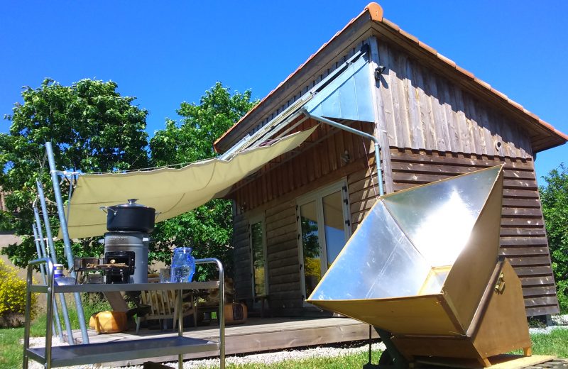 Cuisine écologique avec fours solaires et poele à bois économe