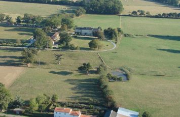 HEBERGEMENT DE GROUPE – GÎTE LE PRESSOIR – CHAMBRES AVEC SANITAIRES PRIVES, SUITES, CABANE PERCHEE