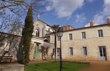 Parc de la Garenne Valentin et l’église de la Trinité à Clisson