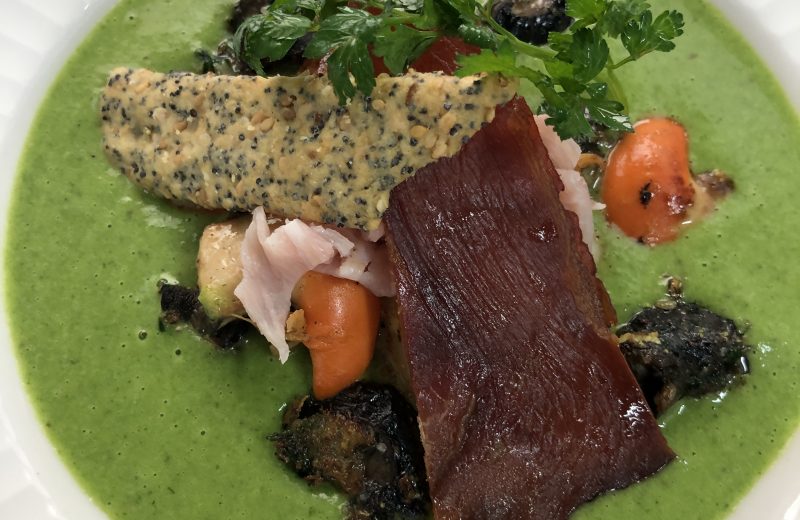 Velouté tiède de cresson, aux escargots et jambon sec