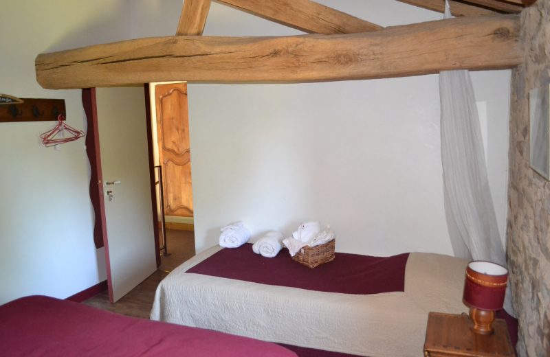 Gîte Le Pressoir, Ch. Rose Rouge – Lits double ou simples (3p)
