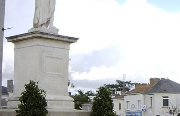 STATUE DE LOUIS XVI